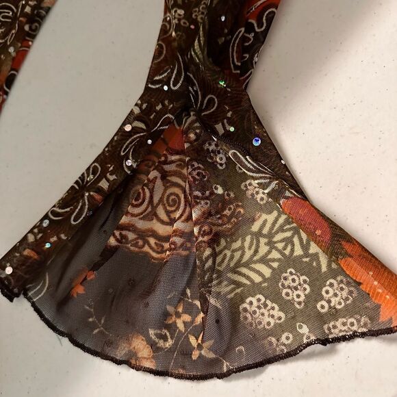 Beautiful woman’s multi color blouse - Picture 7 of 10